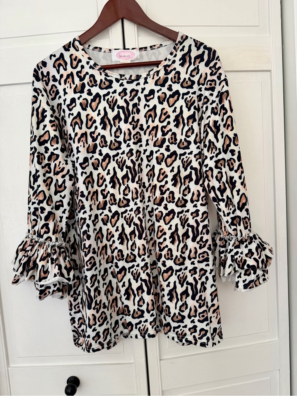 Women’s White & Tan Leopard Print Ruffle Sleeve Top
